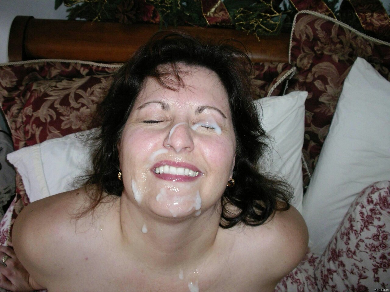 Patricia a wet granny its time to take her suns facial to show him whos it going